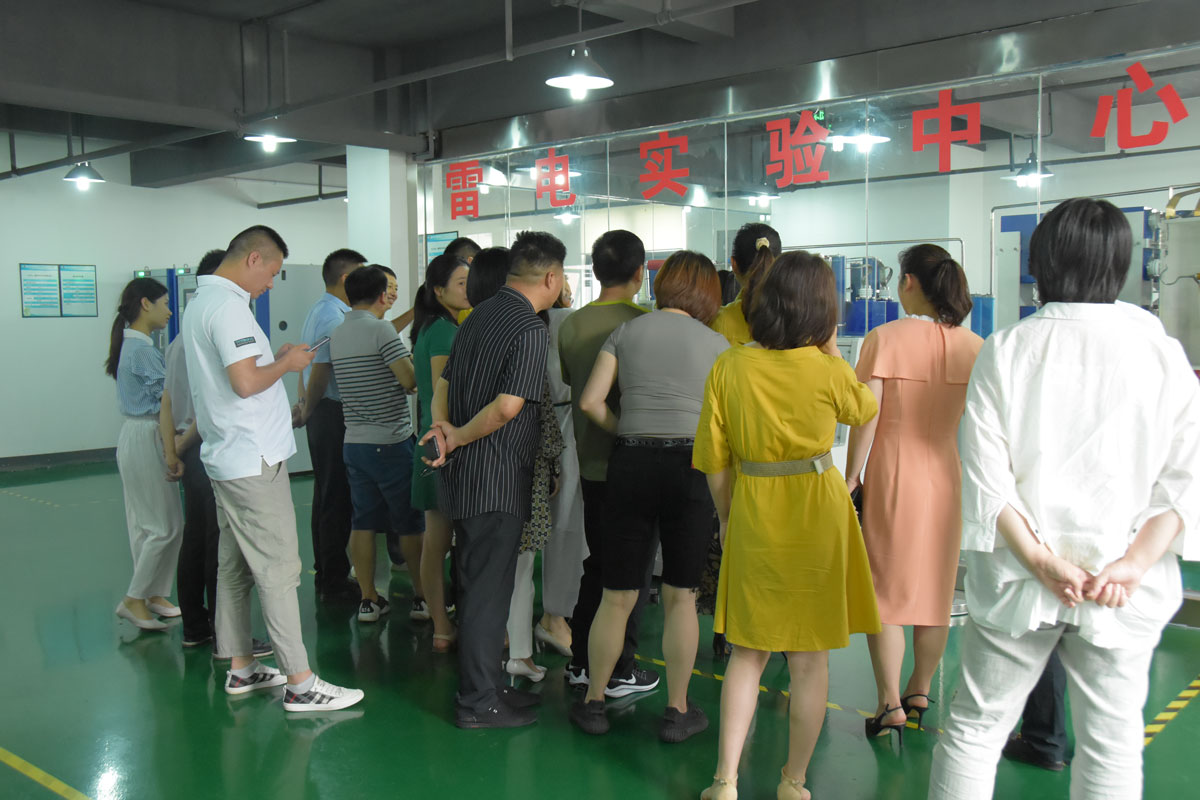 瑞士维多利亚大学MBA15-16班同学莅临必一网页版登录入口防雷考察交流