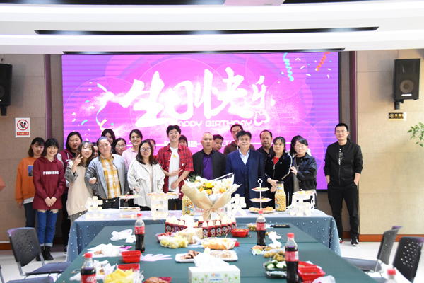 “感恩有你，携手同行”！必一网页版登录入口举办2022年一季度员工集体生日会